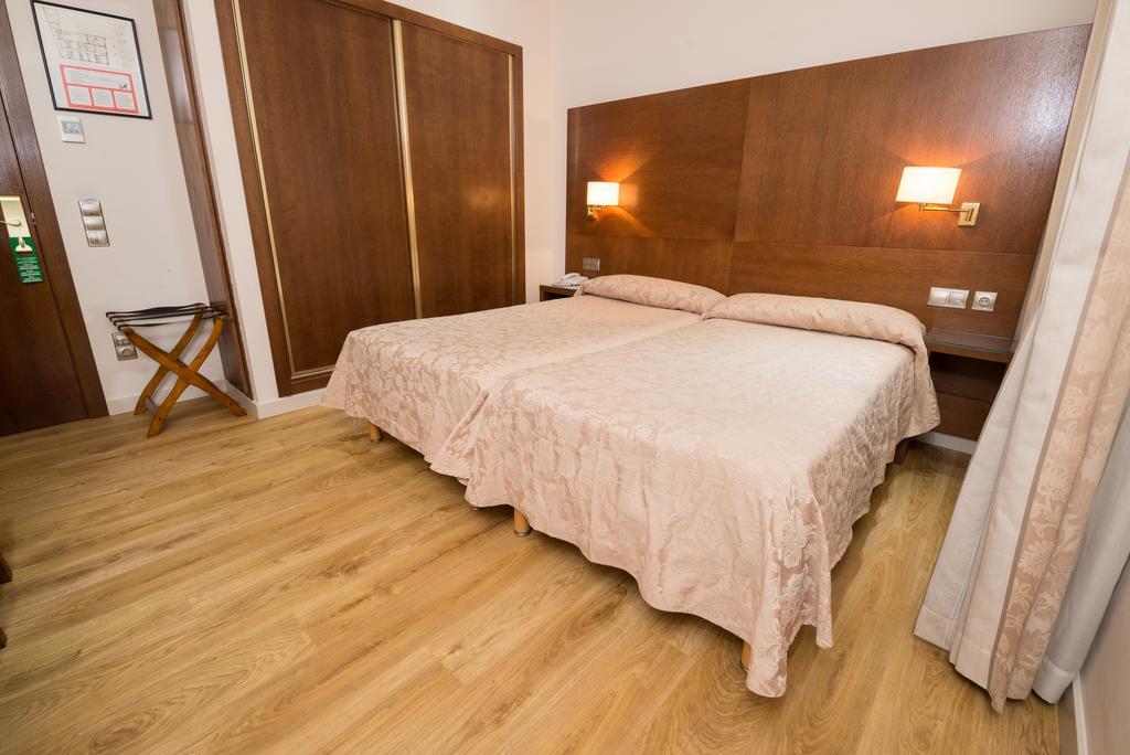 Ramon Berenguer IV Hotel Лерида Екстериор снимка