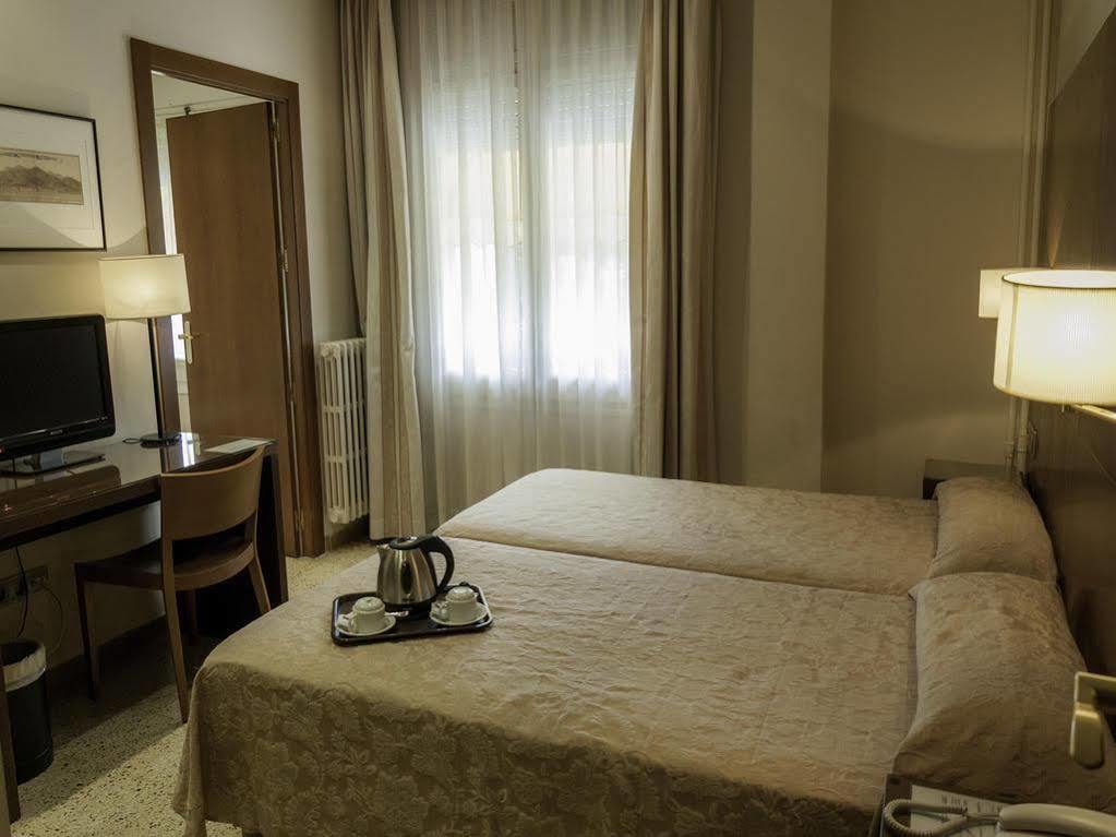 Ramon Berenguer IV Hotel Лерида Екстериор снимка