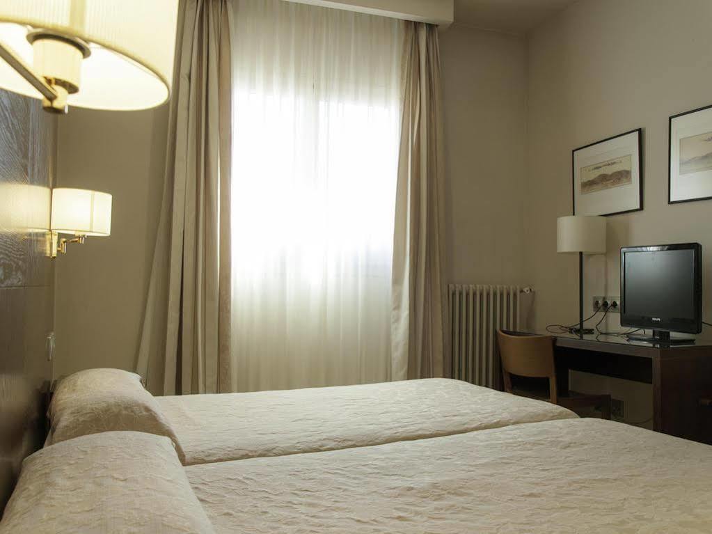 Ramon Berenguer IV Hotel Лерида Екстериор снимка