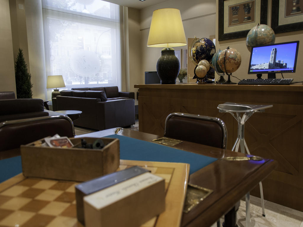 Ramon Berenguer IV Hotel Лерида Екстериор снимка