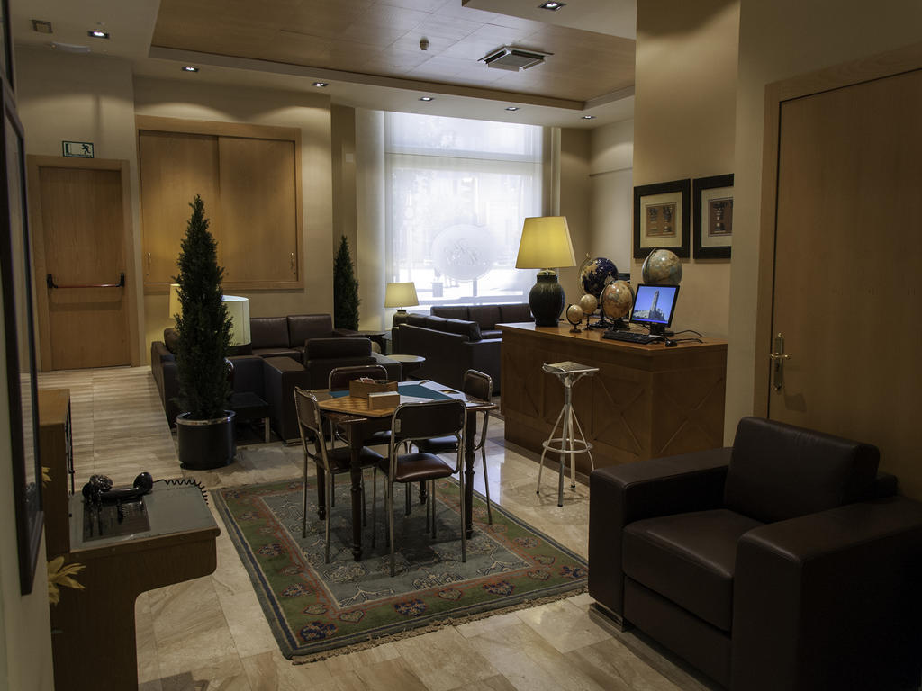 Ramon Berenguer IV Hotel Лерида Екстериор снимка
