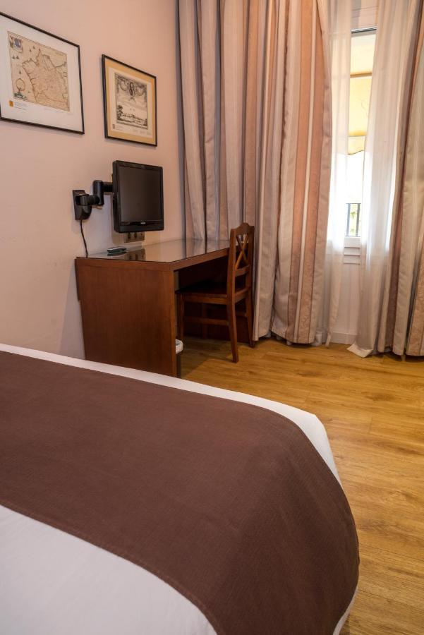Ramon Berenguer IV Hotel Лерида Екстериор снимка