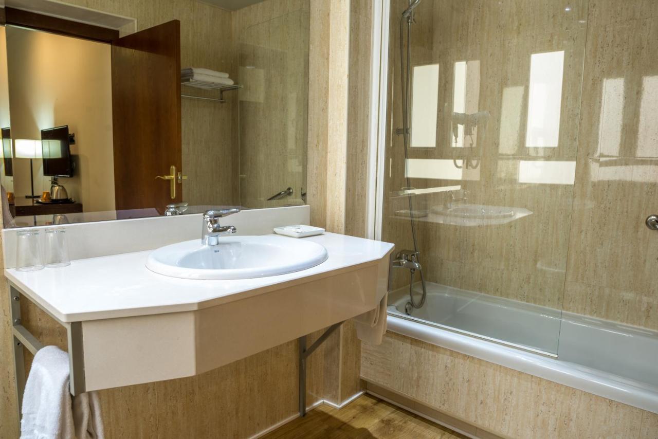 Ramon Berenguer IV Hotel Лерида Екстериор снимка