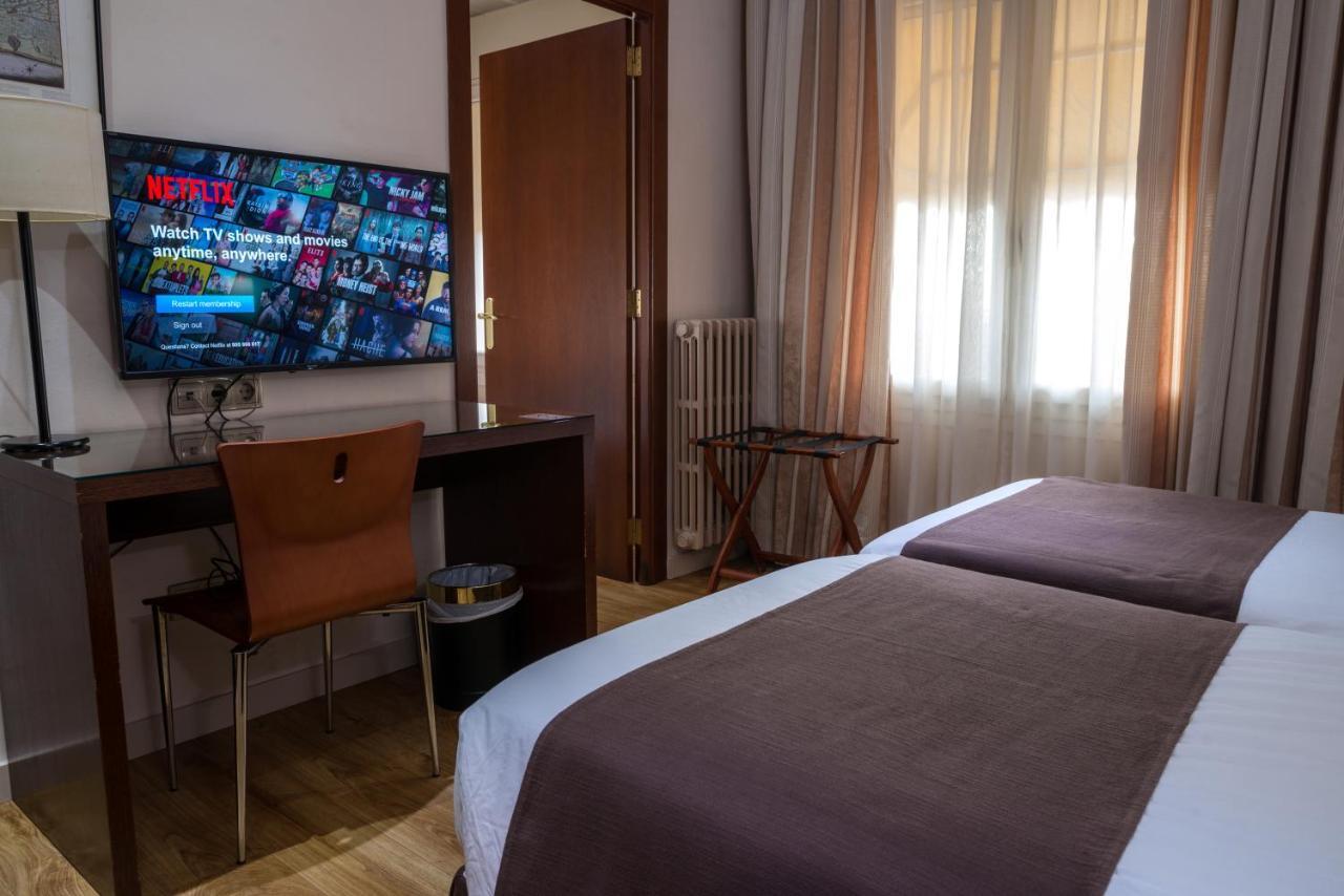 Ramon Berenguer IV Hotel Лерида Екстериор снимка